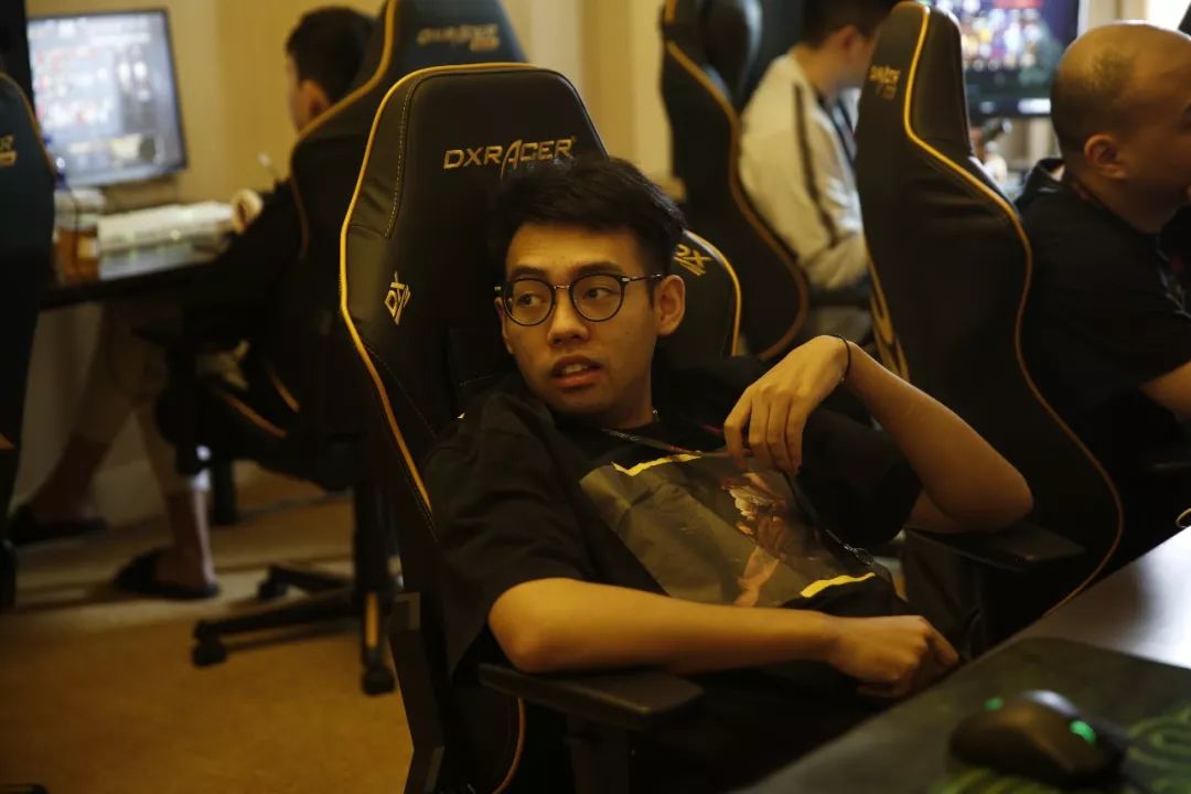 TES晒Tian生日返图：好友环绕，欢声笑语，再次祝Tian生日快乐