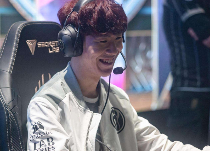 赛后群访Assum：有想过能以这个比分赢下LNG 我们选人比对面好